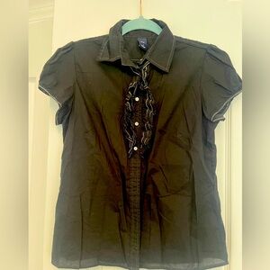GAP Black Ruffle Front Blouse Top Shirt with contrast stitching button down Sz M